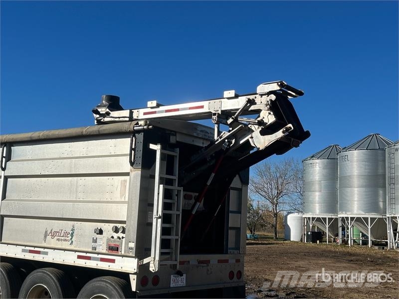 Maurer Manufacturing 48 ft Tri/A Grain Trailer Obilné návesy