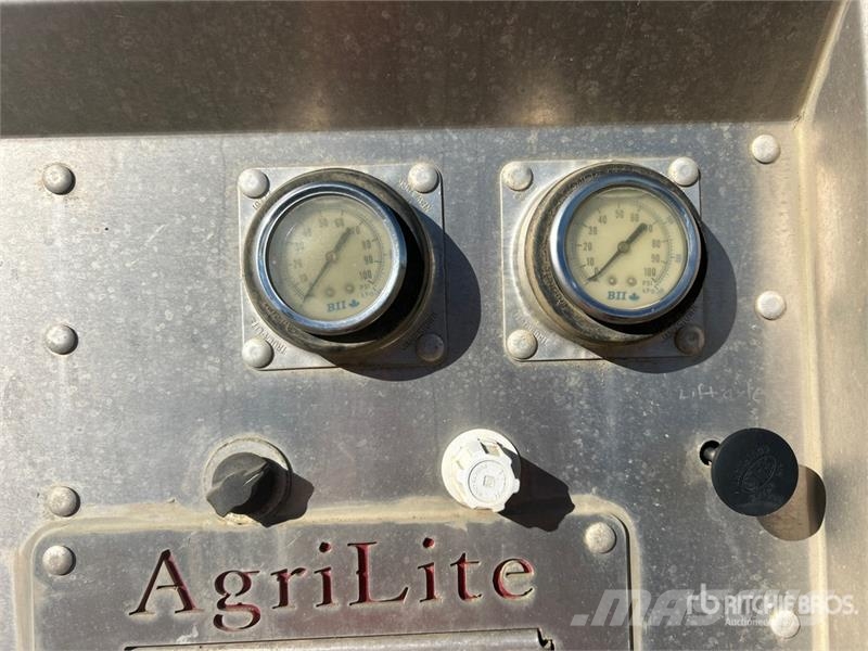 Maurer Manufacturing 48 ft Tri/A Grain Trailer Obilné návesy
