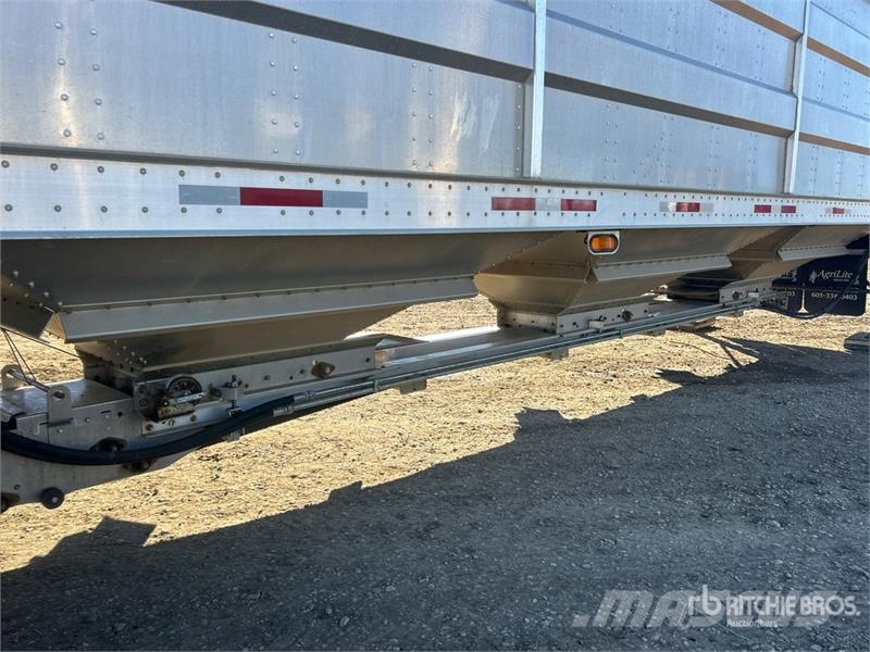 Maurer Manufacturing 48 ft Tri/A Grain Trailer Obilné návesy