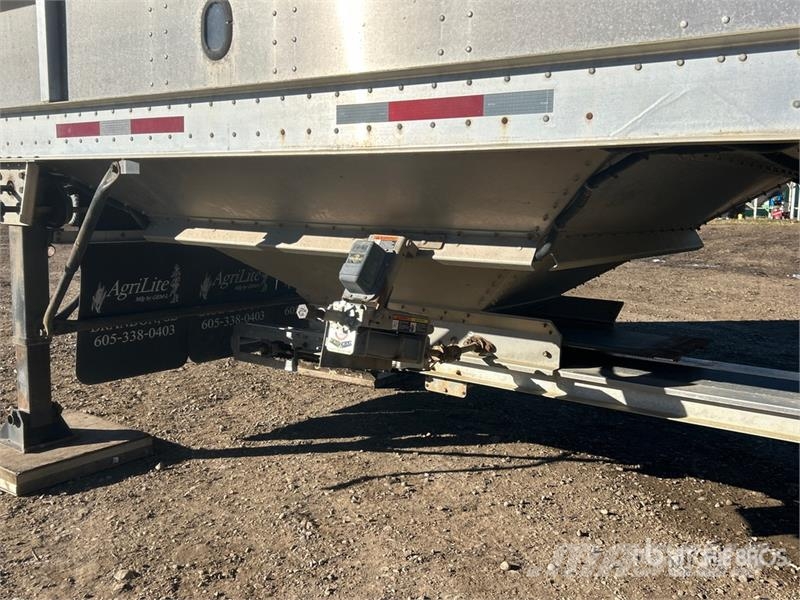 Maurer Manufacturing 48 ft Tri/A Grain Trailer Obilné návesy
