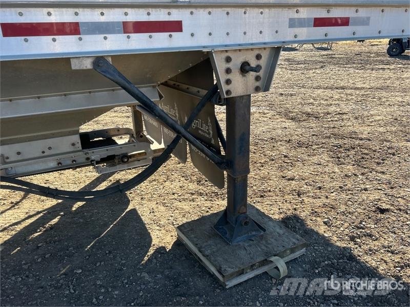 Maurer Manufacturing 48 ft Tri/A Grain Trailer Obilné návesy