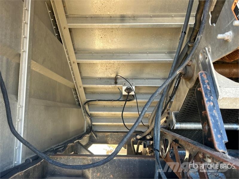 Maurer Manufacturing 48 ft Tri/A Grain Trailer Obilné návesy