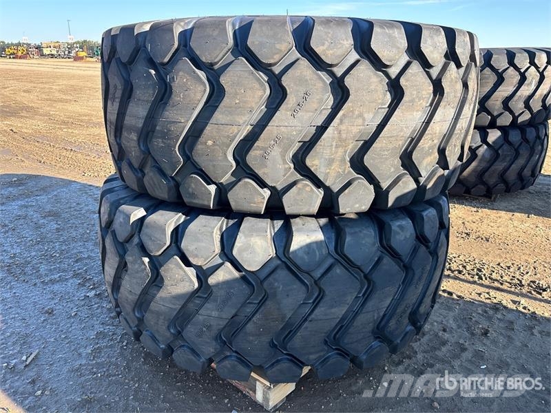 Maverick of (2) Maverick 29.5x25 Tires (Unused) Opony, koła i felgi