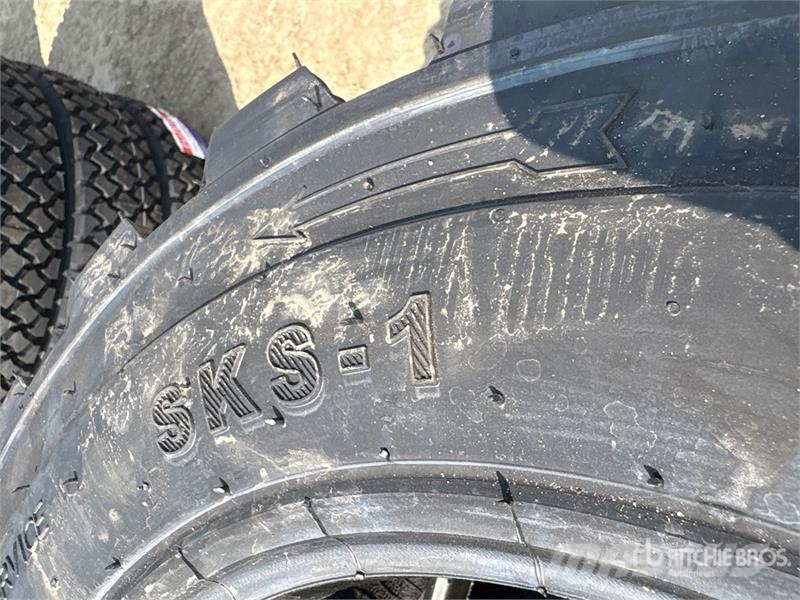 Maverick of (4) Maverick 12x16.5 Tires (Unused) Opony, koła i felgi