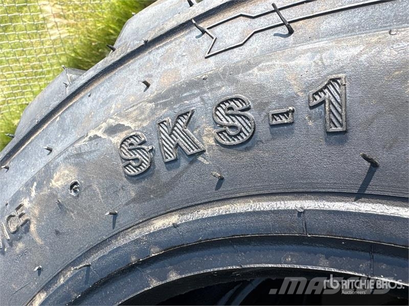 Maverick of (4) Maverick 12x16.5 Tires (Unused) Opony, koła i felgi