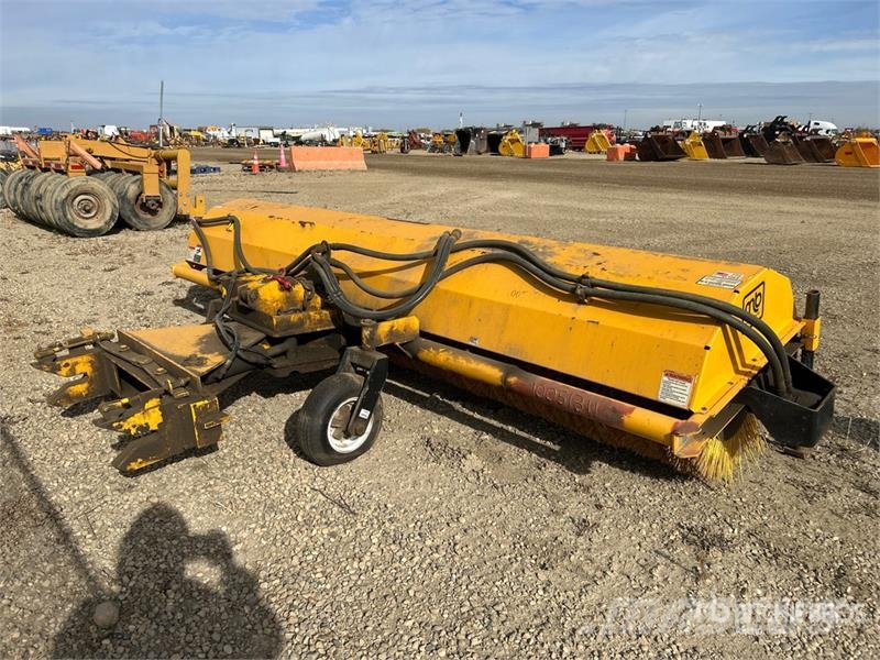 MB 144 in Sweeper Attachment Bürsten