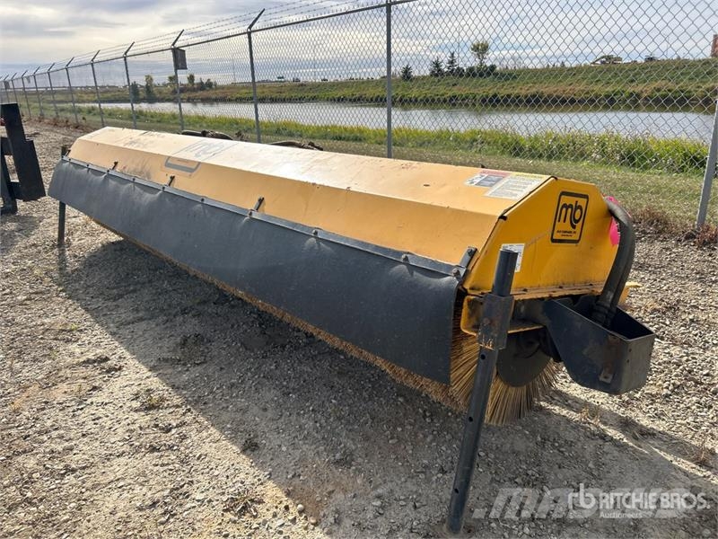MB 144 in Sweeper Attachment Bürsten