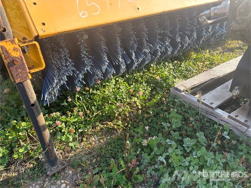 MB Crusher 96 in Sweeper Attachment Børster
