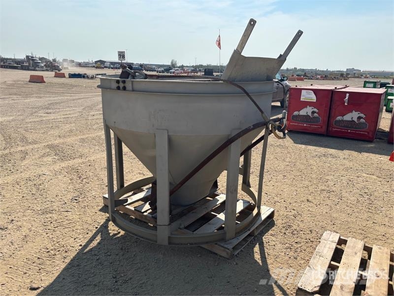 MB Crusher BB22 2 1/4 CY Aluminum Side Chute Concrete Buck Accessoires