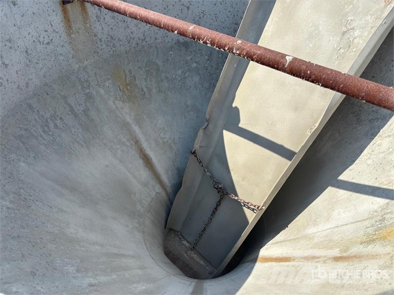 MB Crusher BB22 2 1/4 CY Aluminum Side Chute Concrete Buck Accessoires