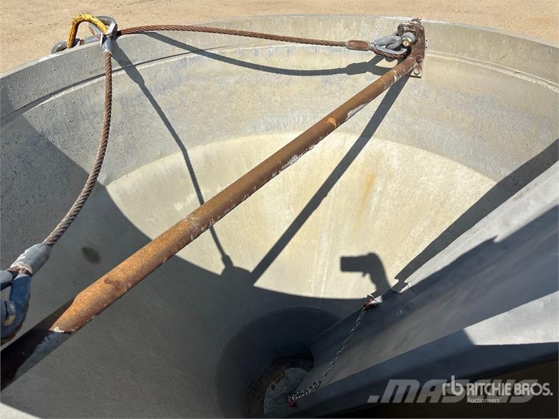 MB Crusher BB22 2 1/4 CY Aluminum Concrete Bucket Accessoires