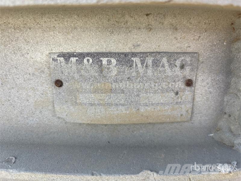 MB Crusher BB22 2 1/4 CY Aluminum Concrete Bucket Accessoires