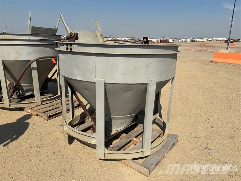 MB Crusher BB22 2 1/4 CY Aluminum Side Chute Concrete Buck Accessoires