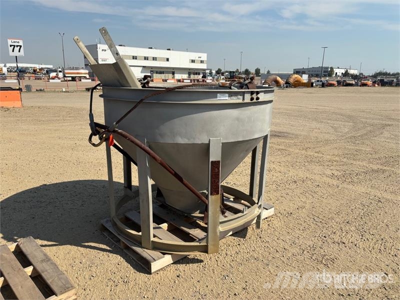 MB Crusher BB22 2 1/4 CY Aluminum Side Chute Concrete Buck Accessoires