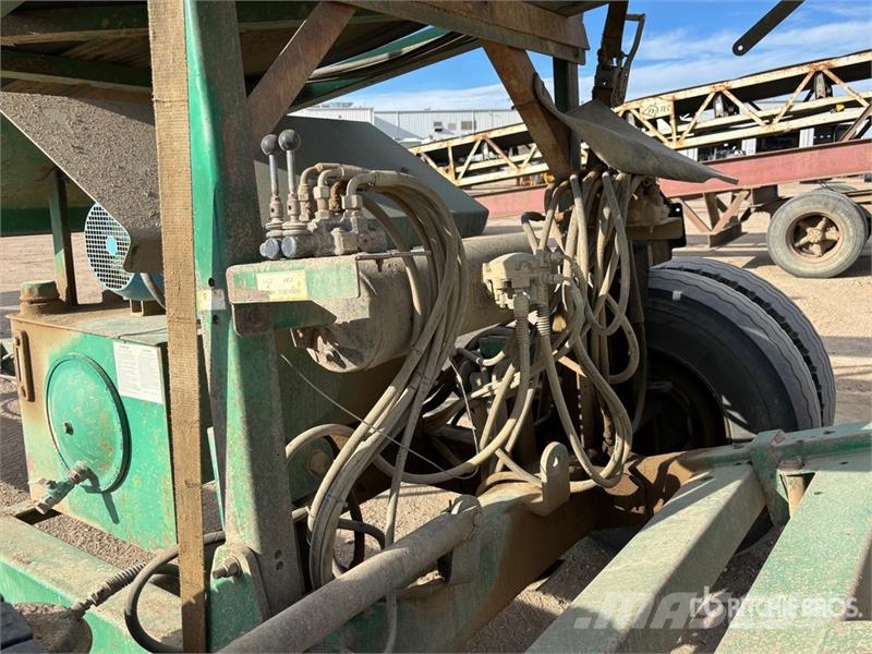 McCloskey 36 in x 100 ft Portable Radial Stacking Conveyor Sonstige Baumaschinen