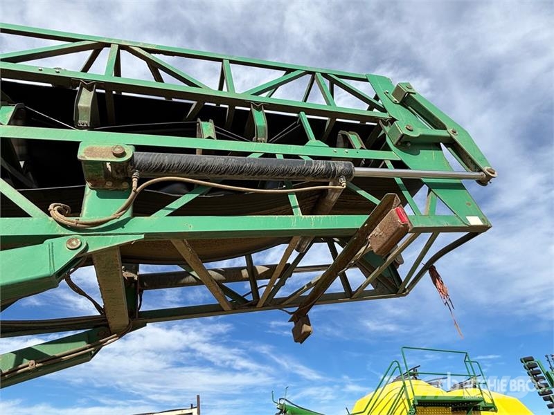 McCloskey 36 in x 100 ft Portable Radial Stacking Conveyor Sonstige Baumaschinen