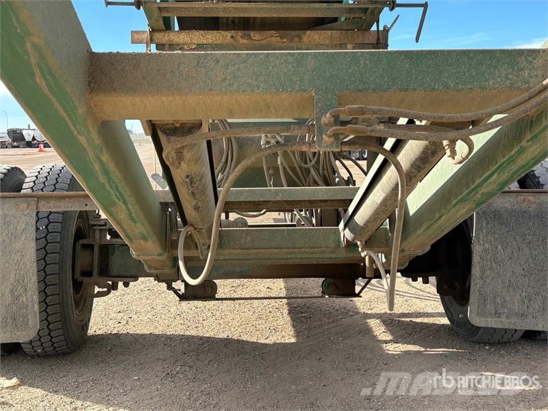 McCloskey 36 in x 100 ft Portable Radial Stacking Conveyor Sonstige Baumaschinen