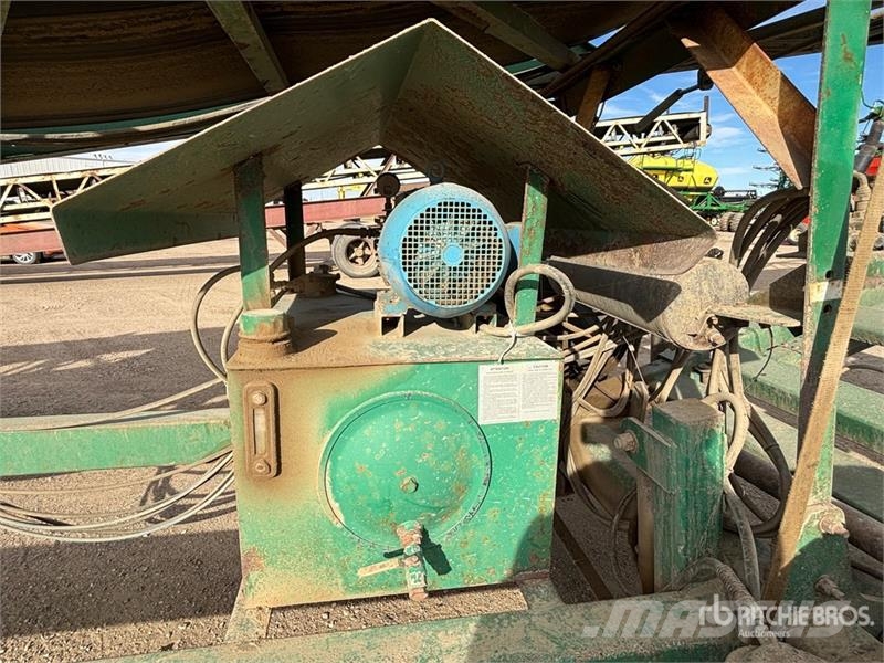 McCloskey 36 in x 100 ft Portable Radial Stacking Conveyor Sonstige Baumaschinen