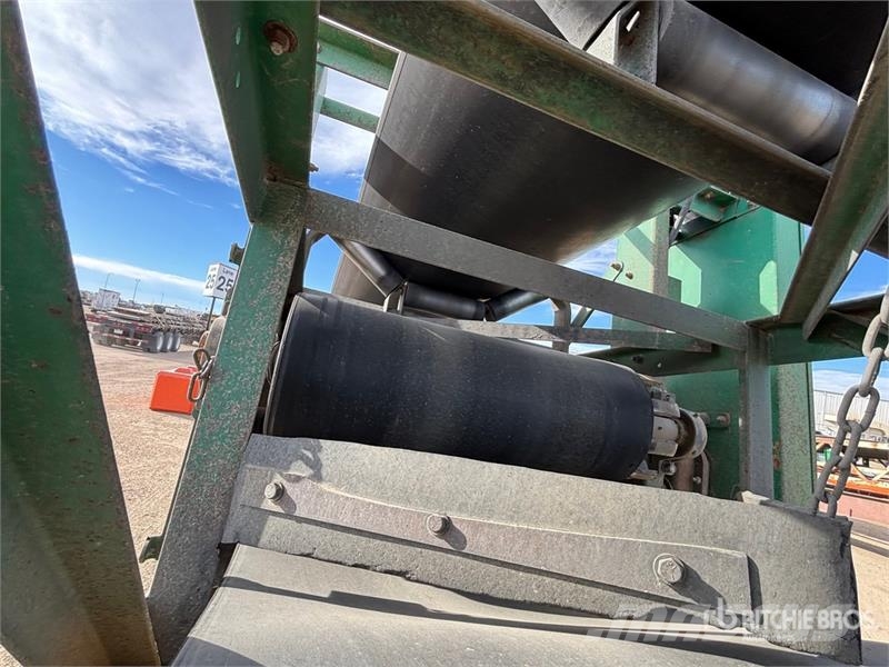 McCloskey 36 in x 100 ft Portable Radial Stacking Conveyor Sonstige Baumaschinen