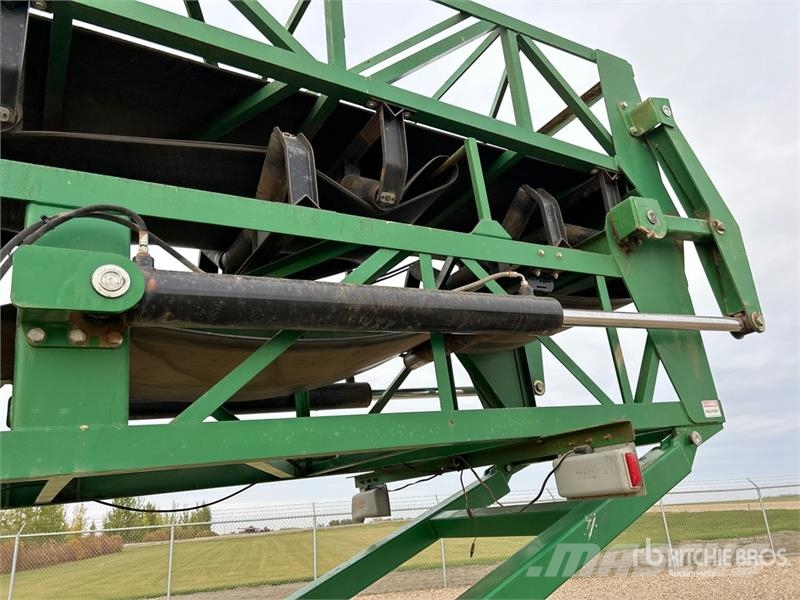 McCloskey ST800H 36 in x 80 ft Portable Stacking Conveyor Otros
