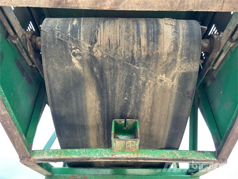 McCloskey ST800H 36 in x 80 ft Portable Stacking Conveyor Otros