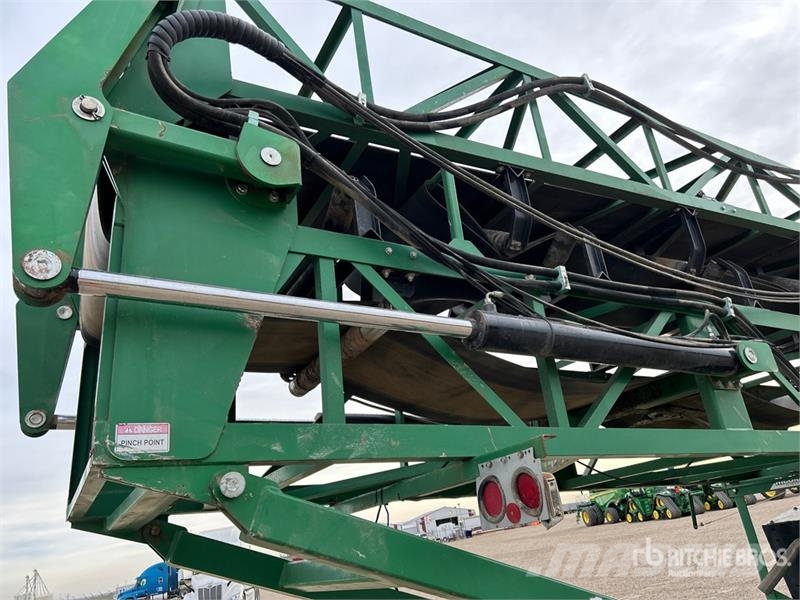 McCloskey ST800H 36 in x 80 ft Portable Stacking Conveyor Otros