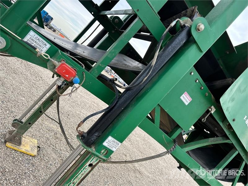 McCloskey ST800H 36 in x 80 ft Portable Stacking Conveyor Otros
