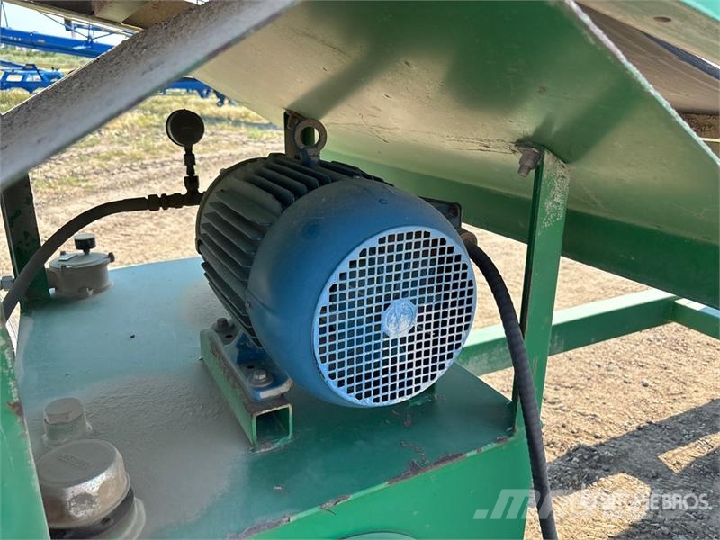 McCloskey ST80E 36 in x 80 ft Portable Radial Stacking Conve Строительная техника - Другие