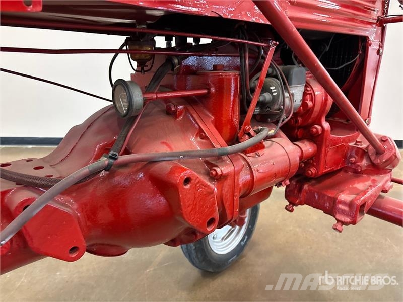 McCormick Farmall Cub 2WD Wide Front Antique Tractor الجرارات
