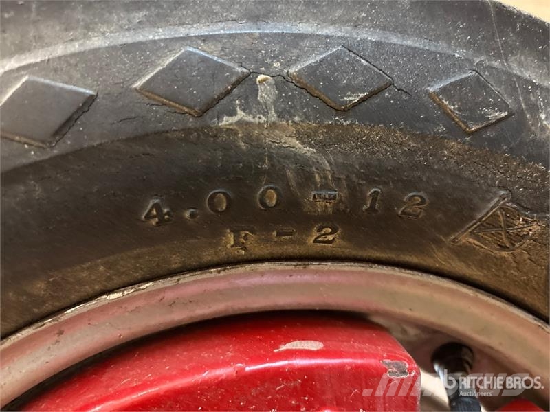 McCormick Farmall Cub 2WD Wide Front Antique Tractor الجرارات