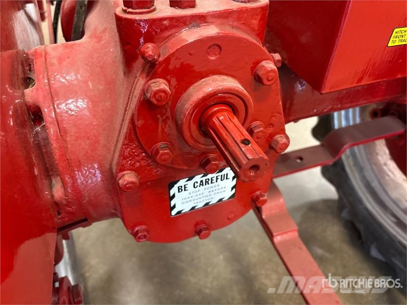 McCormick Farmall Cub 2WD Wide Front Antique Tractor الجرارات