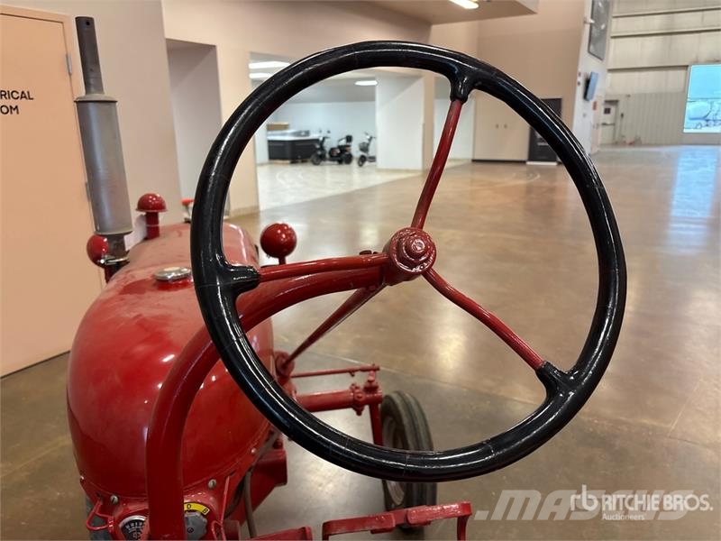 McCormick Farmall Cub 2WD Wide Front Antique Tractor الجرارات
