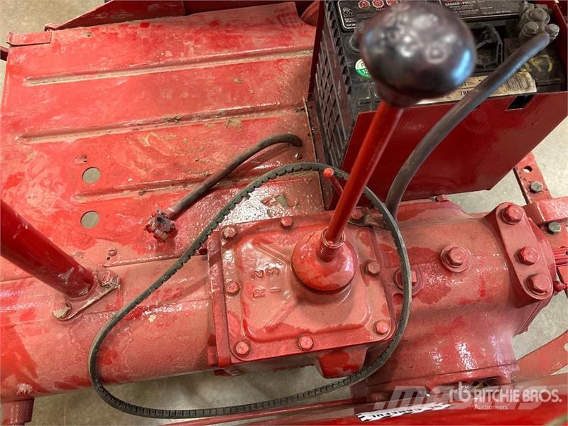 McCormick Farmall Cub 2WD Wide Front Antique Tractor الجرارات