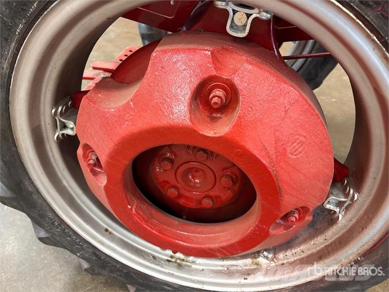 McCormick Farmall Cub 2WD Wide Front Antique Tractor الجرارات