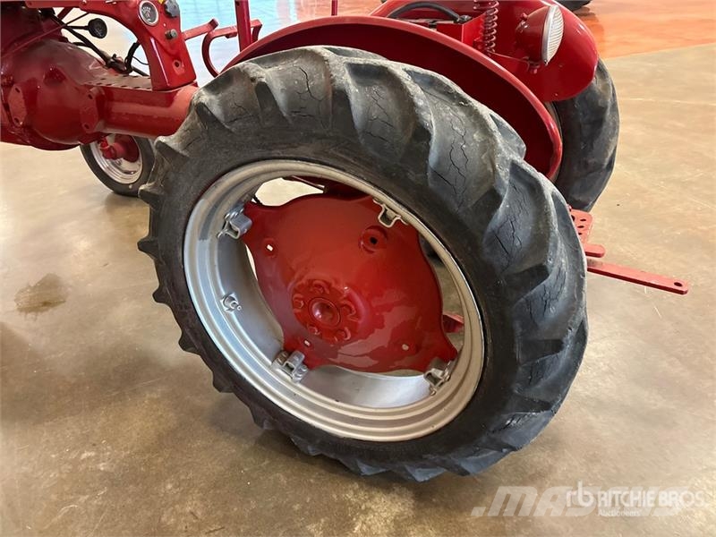 McCormick Farmall Cub 2WD Wide Front Antique Tractor الجرارات