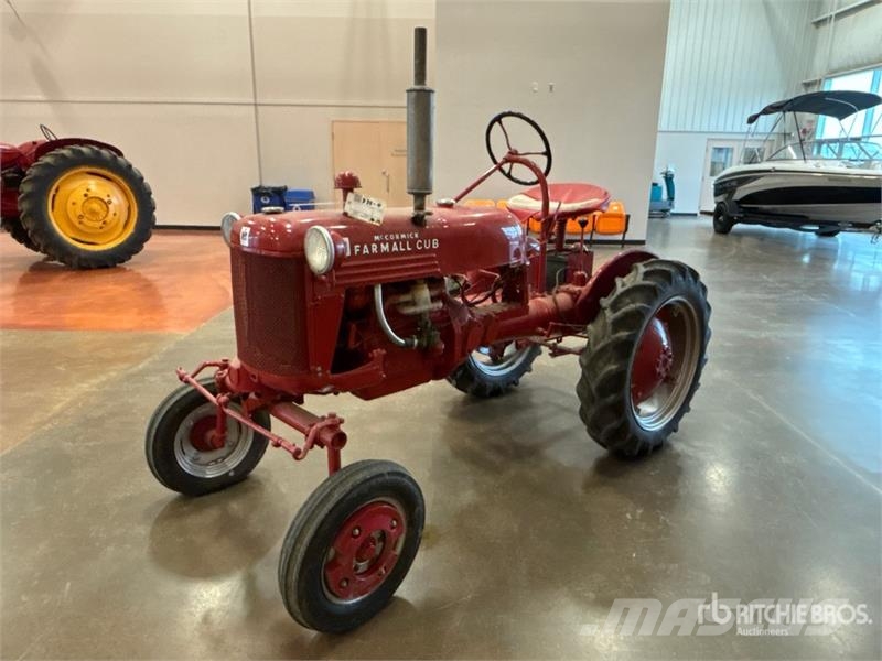 McCormick Farmall Cub 2WD Wide Front Antique Tractor الجرارات