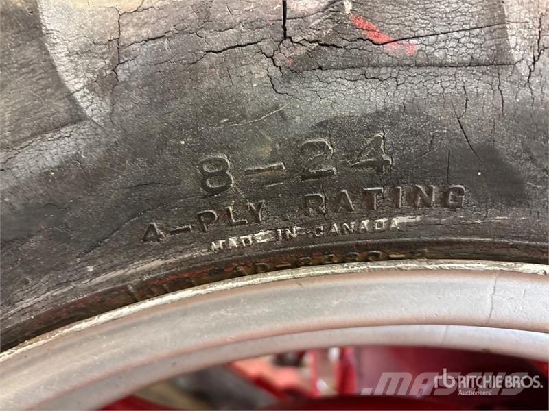 McCormick Farmall Cub 2WD Wide Front Antique Tractor الجرارات