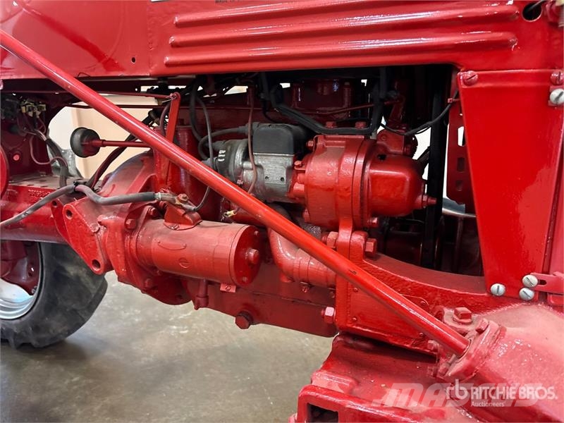 McCormick Farmall Cub 2WD Wide Front Antique Tractor الجرارات