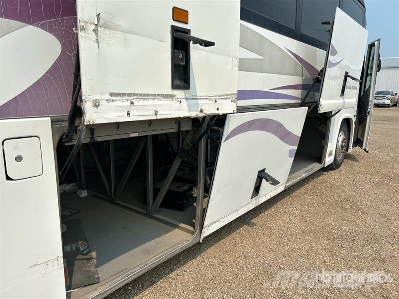 MCI 102-EL3 Autocar