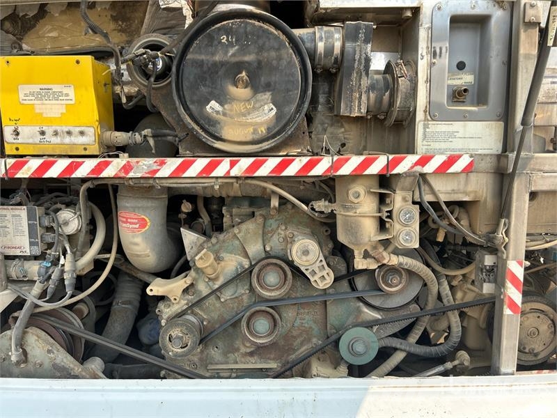 MCI 102-EL3 Autocar