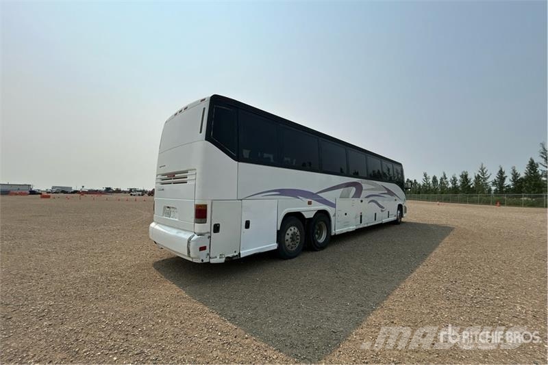 MCI 102-EL3 Autocar