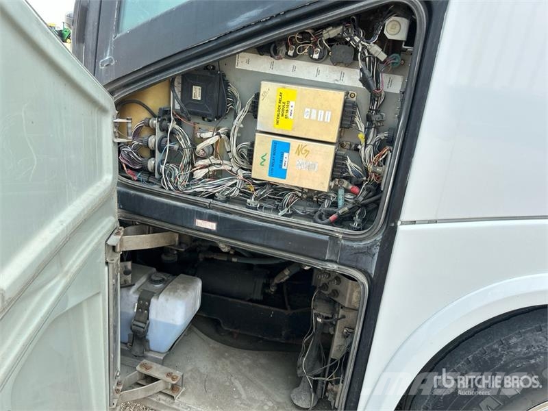 MCI 102-EL3 Autocar