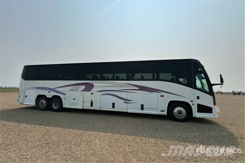 MCI 102-EL3 Autocar