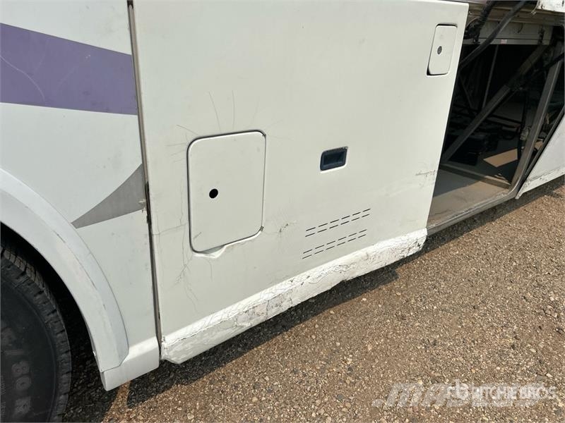 MCI 102-EL3 Autocar