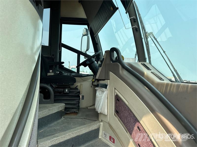 MCI 102-EL3 Autocar