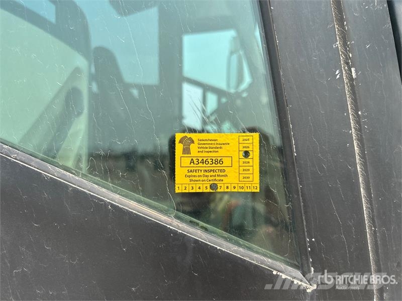 MCI 102-EL3 Autocar