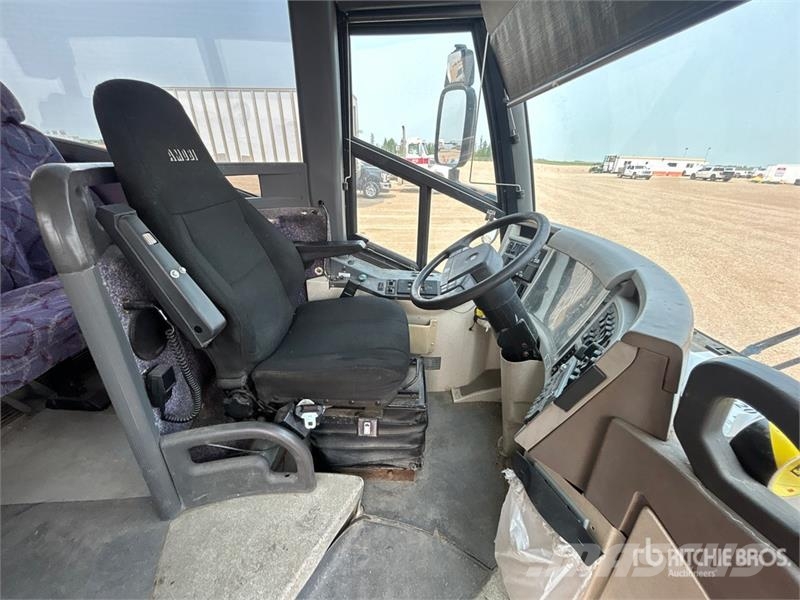 MCI 102-EL3 Autocar