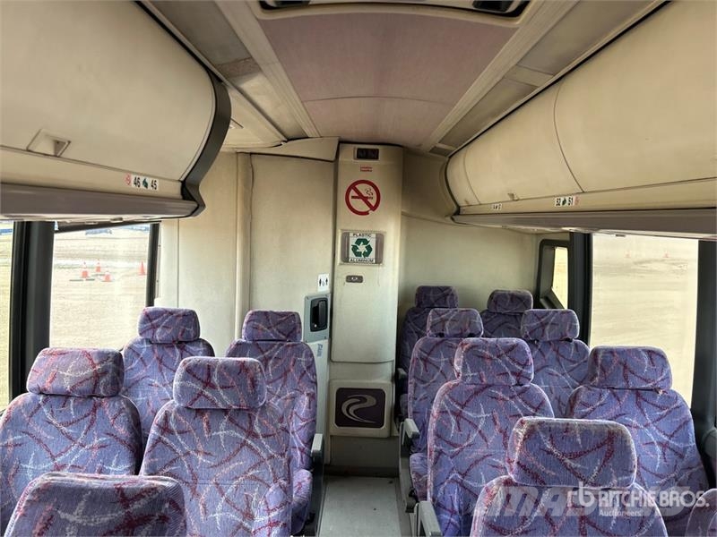 MCI 102-EL3 Autocar