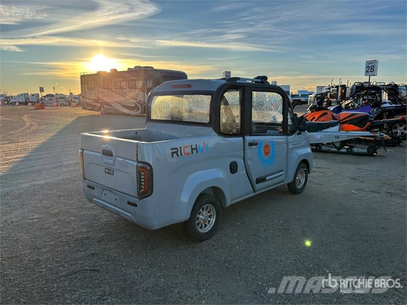 Meco P4 4x2 Electric Utility Vehicle ماكينات منفعة عامة