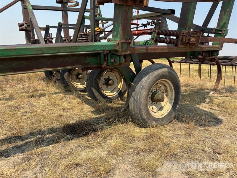 Melroe 22 ft Chisel Plow Talajlazító ekék